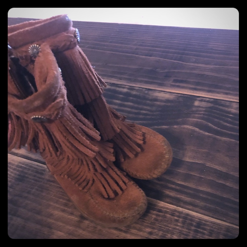 Size 9 Minnetonka boots
